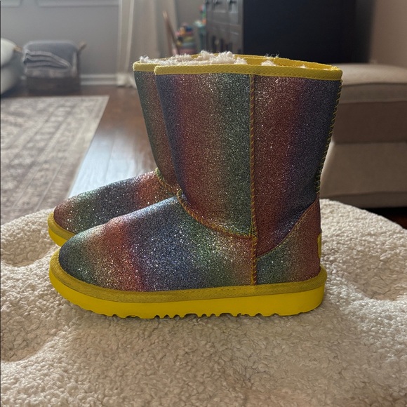 Used 1 week KIDS GLITTER UGGS CLASSIC II BOOTS SIZE 1 big kid RARE - Picture 3 of 12